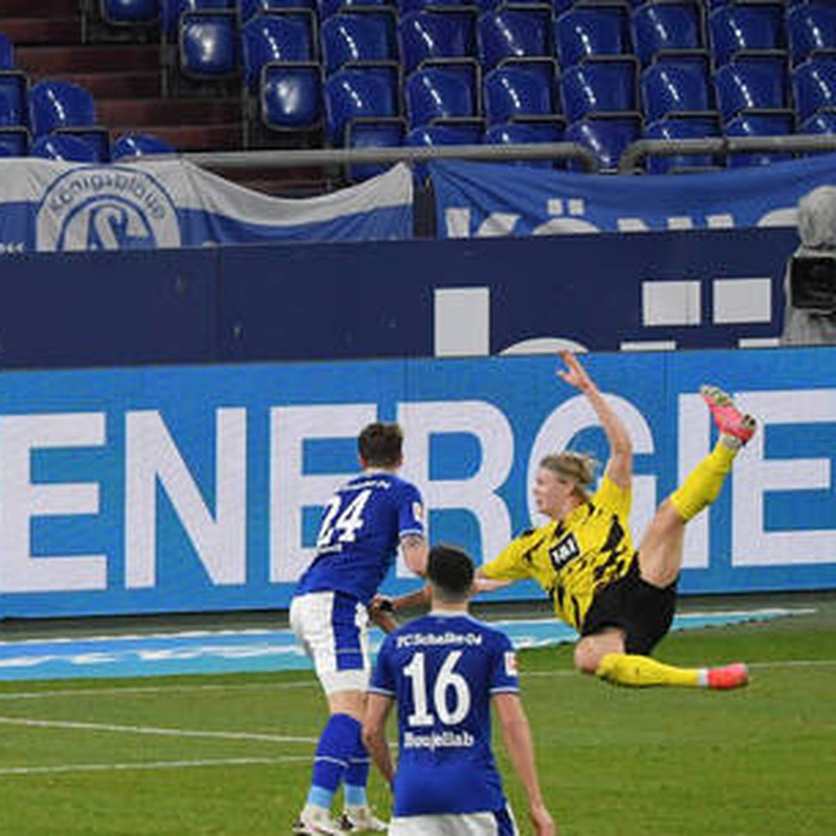 Bvb Erling Haaland Trifft Mit Traumtor Im Revierderby Gegen Schalke