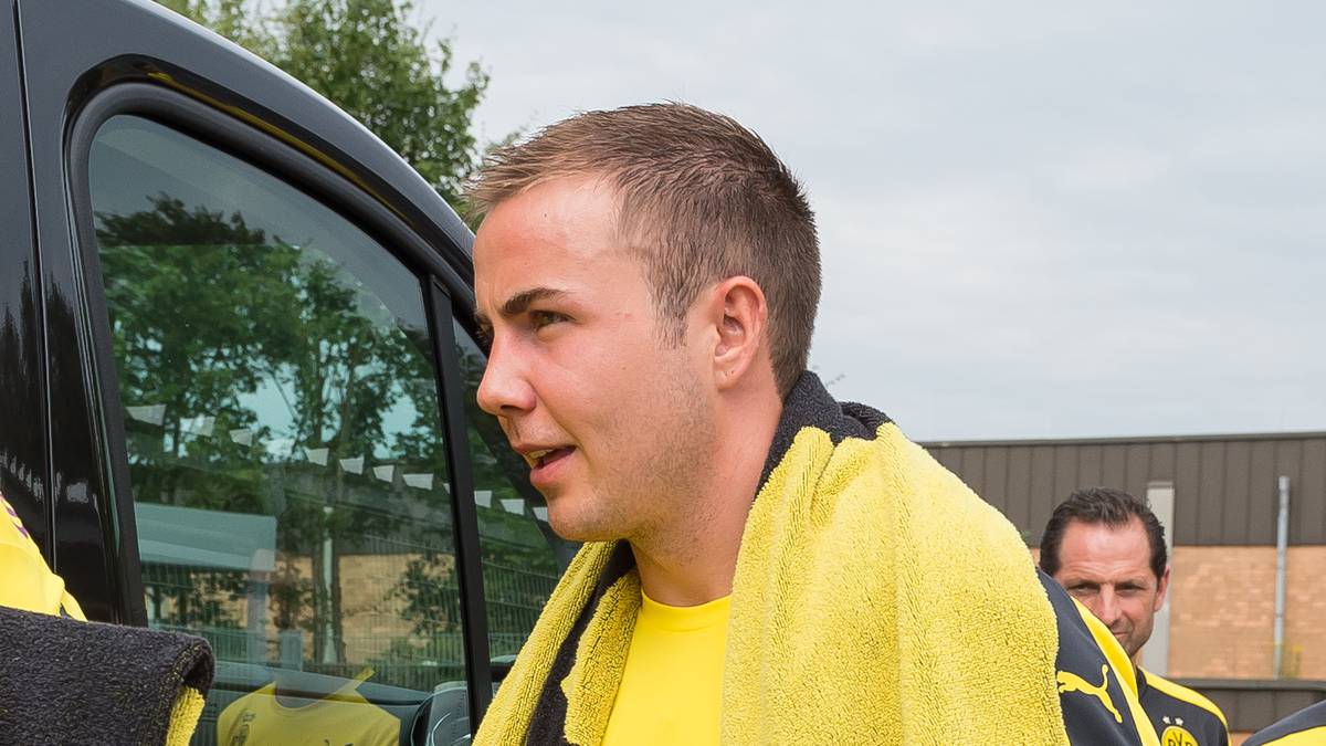 Er ist wieder da! Der verlorene Sohn hat seinen ersten Arbeitstag beim alten und neuen Arbeitsgeber hinter sich: Mario Götze steigt bei Borussia Dortmund ein. Doch er ist nicht der einzige Neuzugang. SPORT1 zeigt die Bilder des Auftakts eines Trios