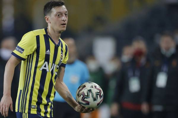 Özil verkündet schlechte Nachricht