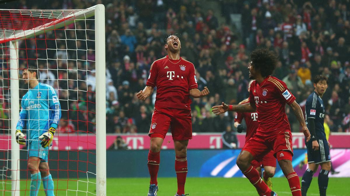 Sportlich sorgt er auch im Bayern-Trikot für Gala-Momente. Beim 9:2-Sieg gegen den Hamburger SV am 30. März 2013 erzielt Pizarro vier Tore