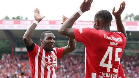 Union Berlin ist der aktuelle Spitzenreiter der Bundesliga, woran die Offensive große Anteile hat. Einer der beiden Leistungsträger im Angriff der Eisernen enthüllt jetzt aber, dass er eine niedrige Ausstiegsklausel besitzt.