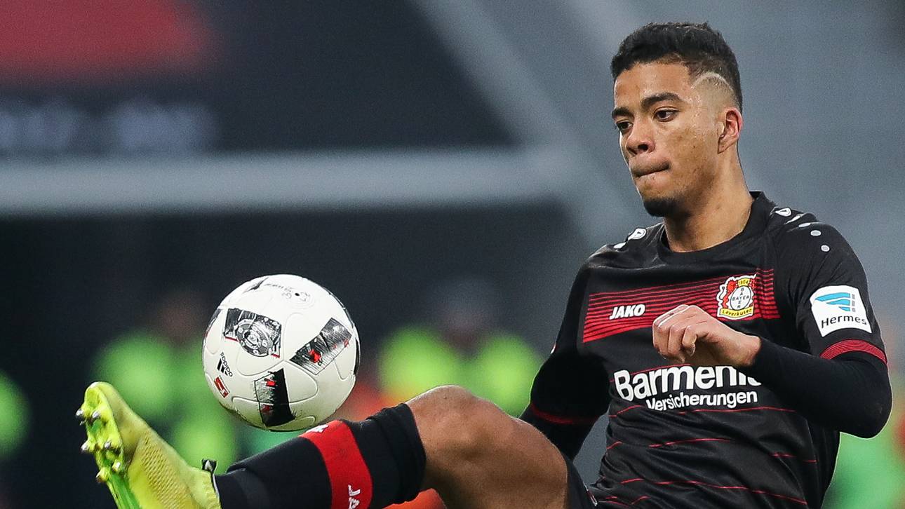 Henrichs bleibt Leverkusen treu