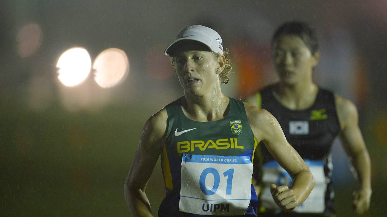 Fünfkämpferin trägt Brasiliens Fahne