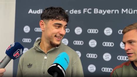 Aleksandar Pavlovic bekommt in einem Interview die Frage gestellt, welchem Mitspieler er nie sein Auto leihen würde. Da schaltet sich Joshua Kimmich von der Seite ein ...