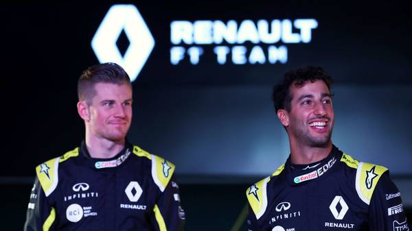 Daniel Ricciardo (r.) und Nico Hulkenberg von Renault sehen sich aktuell mit Betrugs-Vorwürfen konfrontiert