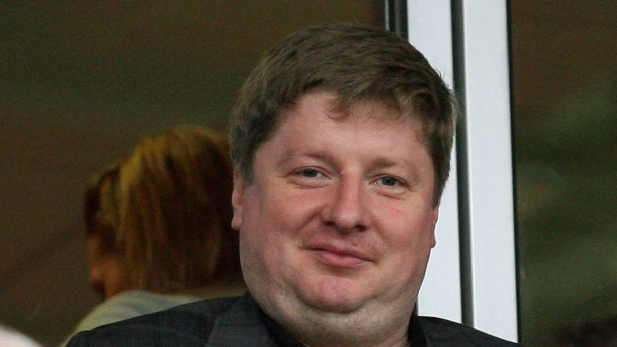 PLATZ 15: BORNEMOUTH - DER UNBEKANNTE RIESE: 2011 übernahm der russische Geschäftsmann Maxim Demin für eine Handvoll Euro die Anteile am damaligen Drittligisten AFC Bournemouth. Viel ist nicht bekannt über Demin, der keine Interviews gibt und sich nur selten im Stadion blicken lässt. Nur, dass er sein Geld mit Ölgeschäften gemacht haben soll und rund 140 Millionen Euro schwer ist. Irgendetwas muss er aber richtig gemacht haben: Seit dieser Saison spielt Bournemouth zum ersten Mal in der 125-jährigen Geschichte in Englands höchster Spielklasse