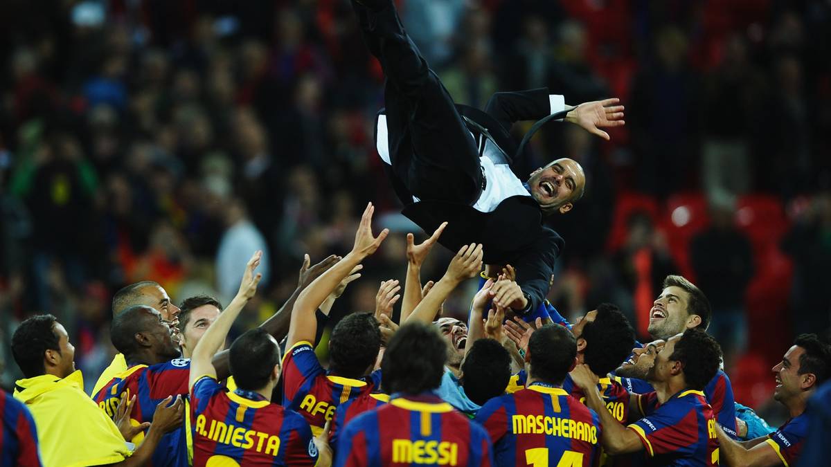 Pep Guardiola vom FC Barcelona lässt sich feiern