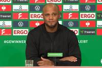 Auch unter Vincent Kompany muss der FC Bayern auf den ersten Pokal-Gewinn seit 2020 warten. Der Cheftrainer gibt sich nach dem Ausscheiden aber realistisch. 