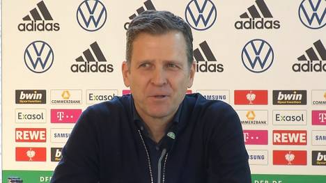 Wird eine Frau Nachfolger von Joachim Löw und somit die erste Bundestrainerin der DFB-Männer? Oliver Bierhoff schmunzelt auf die Frage, lässt eine klare Beantwortung aber vermissen.