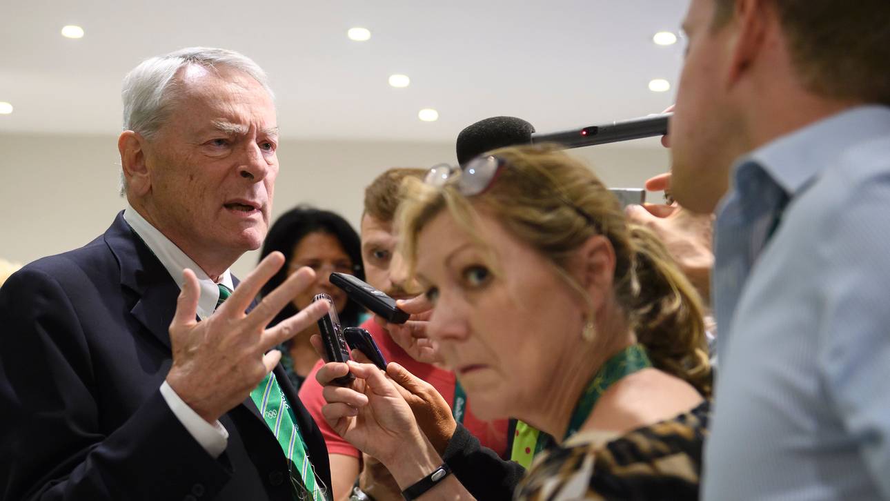 Pound wirft Fragen zu Bach auf