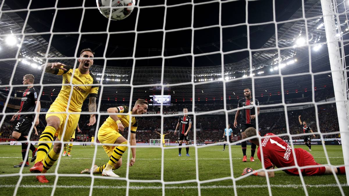 6. SPIELTAG - Der BVB nutzt die Gunst der Stunde nach der ersten Saisonpleite der Bayern (0:2 bei der Hertha) und übernimmt mit einem Sieg in Leverkusen die Tabellenführung - nach 0:2-Pausenrückstand dreht Dortmund mächtig auf und gewinnt mit 4:2