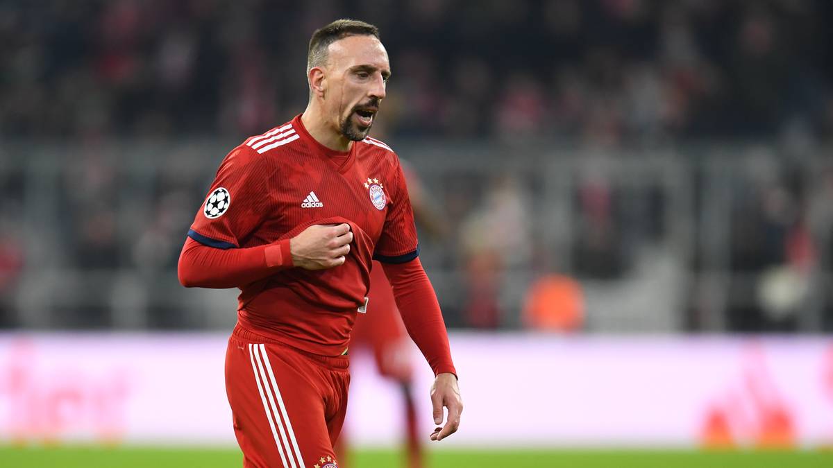 Für seine Steak-Affäre wurde Franck Ribery vom FC Bayern mit einer "sehr hohen" Geldstrafe belegt. Für seine obszöne Entgleisung in den sozialen Medien muss der Franzose zahlen, weitere Konsequenzen drohen ihm offenbar nicht