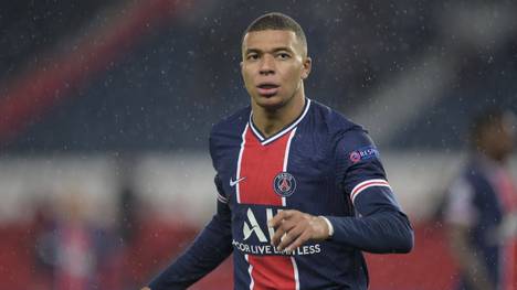 Eigentlich läuft sein Vertrag noch zwei Jahre, doch Kylian Mbappé denkt angeblich schon über seinen Abgang aus Paris nach.