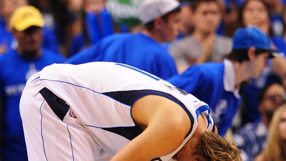 Denn trotz 39 Grad Fieber ließ sich Nowitzki nicht davon abbringen zu spielen. Obwohl sich der Mavericks-Anführer schlapp fühlte, sein Kopf dröhnte und er am Ende seiner Kräfte war, stand er 39 Minuten auf dem Feld