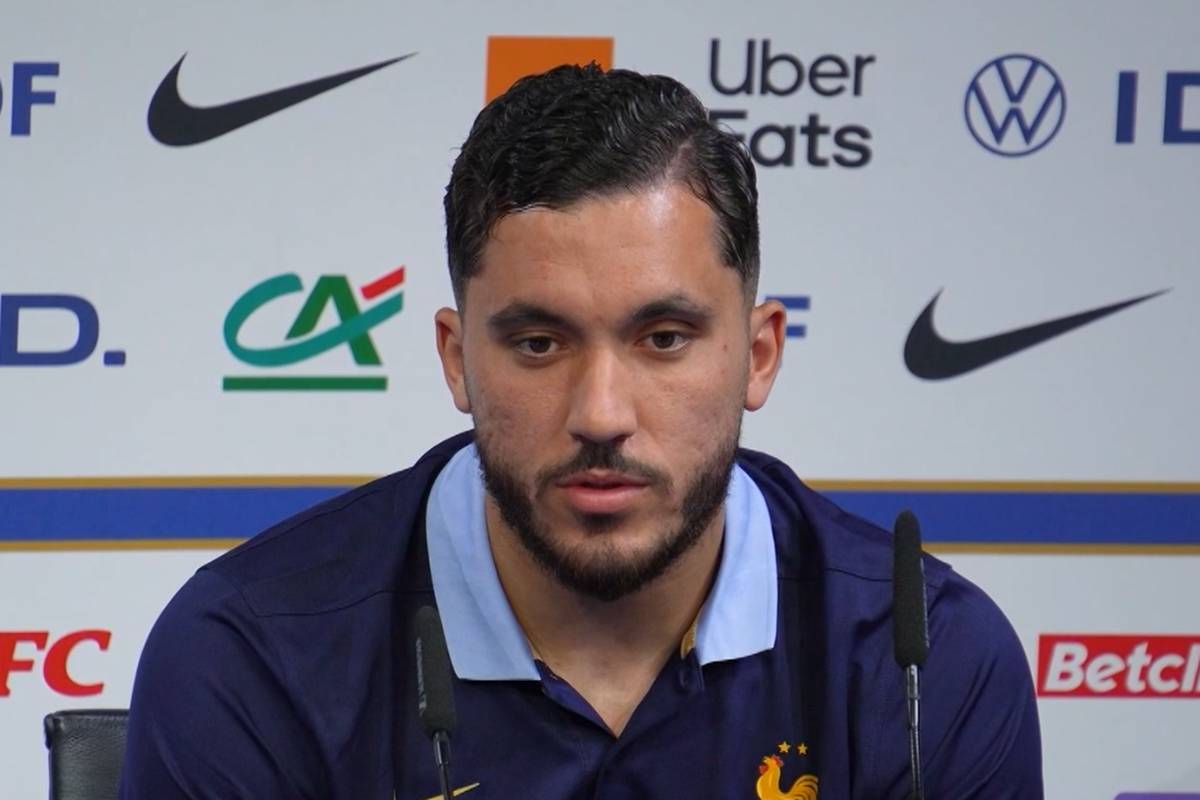 Manchester City plant im Sommer den großen Kader-Umbruch, auch Lyons Rayan Cherki soll auf dem Zettel stehen. Auf der Pressekonferenz des französischen Nationalteams wird der umworbene Mittelfeldstar darauf angesprochen.