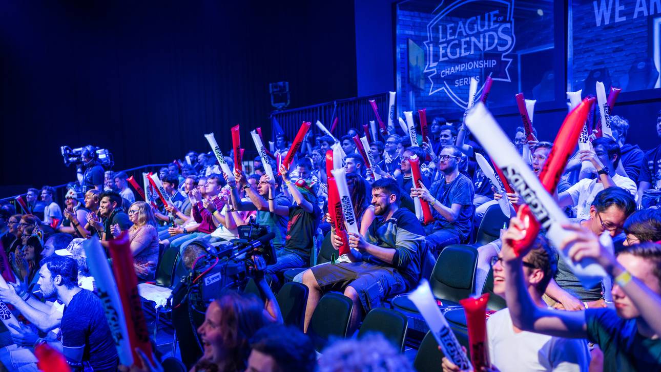 Aufstieg für Schalke greifbar nahe