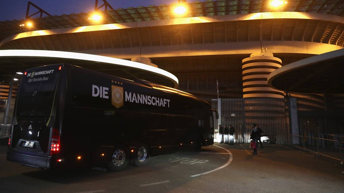 Finaler Akt des Länderspiel-Jahres: Die Mannschaft trifft in ihrem letzten Auftritt 2016 auswärts auf Italien. Der Klassiker steigt im legendären Giuseppe-Meazza-Stadion in Mailand. SPORT1 zeigt die besten Bilder