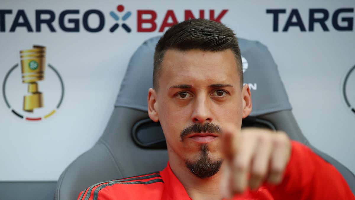 SANDRO WAGNER: Kam im Winter für 13 Millionen aus Hoffenheim und fügte sich sportlich und menschlich in seine Rolle als Lewandowski-Ersatz. Zum Schluss aber als Joker ungefährlich und mit wenig souveränen Reaktionen auf Rückschläge, vor allem dem Wegwerfen der Silbermedaille nach dem Pokalfinale
