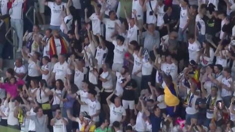 Feierstimmung im Estadio Santiago Bernabeu! Beim Public Viewing des Champions-League-Finals bejubeln die Fans von Real Madrid ihren 15. Champions-League-Titel.