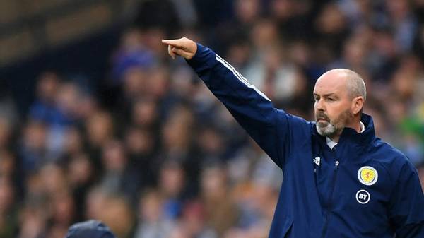 Schottlands Trainer Clarke verlängert