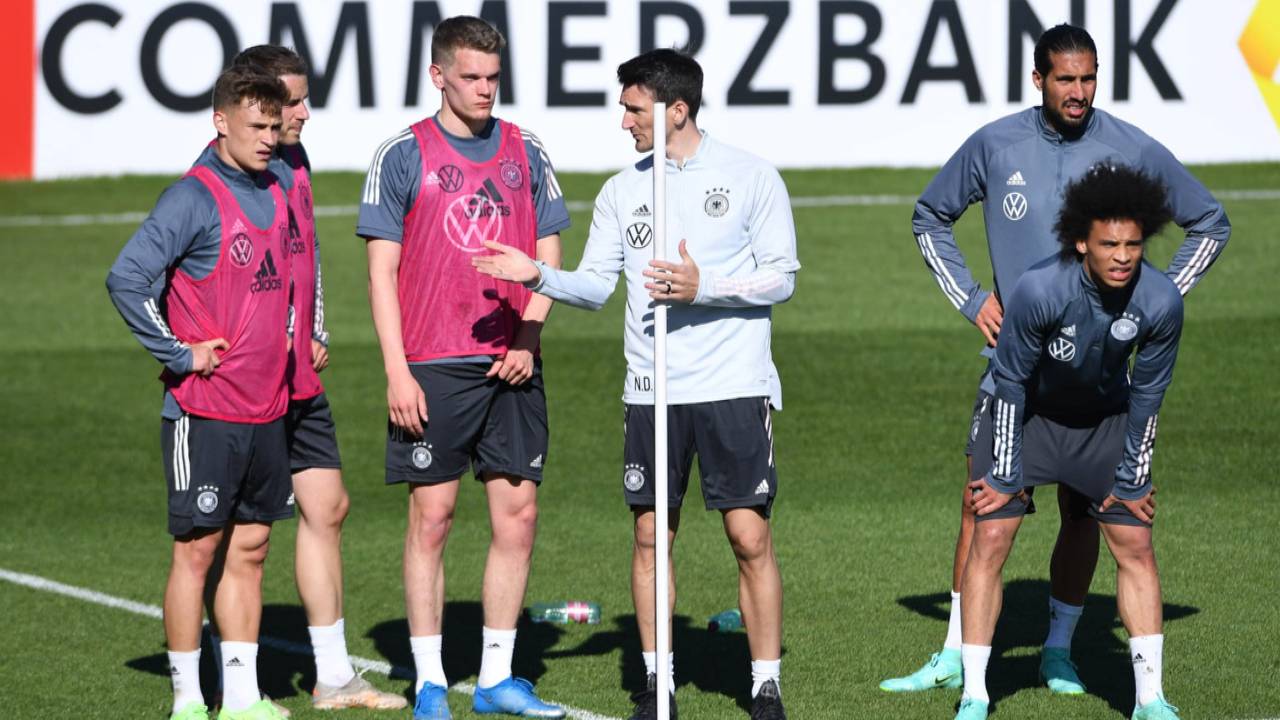 Klostermann fällt aus: Muss Kimmich jetzt Rechtsverteidiger bleiben?