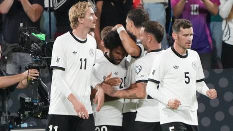 Nick Woltemade erwischt auch gegen Nordirland keinen guten Tag und bleibt blass. Das führt bei seiner Auswechslung zu Pfiffen von den Rängen in Köln. Die DFB-Kollegen des Stürmers haben dafür wenig Verständnis.