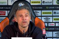 Luis Enrique fährt mit Paris Saint-Germain den nächsten Sieg ein - und sorgt auf der Pressekonferenz nach dem Match für einen herzhaften Schmunzler bei den anwesenden Medienvertretern. Gegenstand: Kylian Mbappé und die Taktik. 