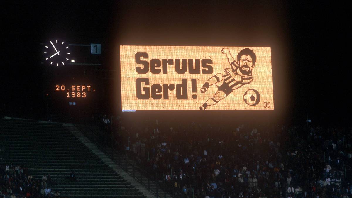 Eine Woche später läuft er zum letzten Mal für die Münchner auf. Nach 427 Spielen und 365 Toren in der Bundesliga kehrt Müller seinen Bayern den Rücken - und bekommt 1983 ein verspätetes Abschiedsspiel. Er unterschreibt einen hochdotierten Vertrag in den USA bei den Fort Lauderdale Strikers aus Florida - trotz seiner Flugangst