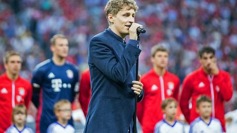 Tim Bendzko schmetterte vor dem Liga-Auftakt die Nationalhymne