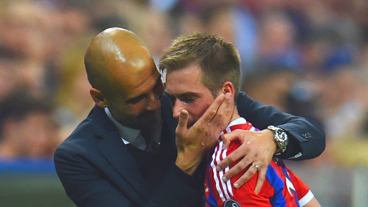 Doch der Kapitän rappelt sich auf, steht im Mittelfeld der Bayern unter anderem beim Champions-League-Halbfinale gegen den FC Barcelona auf dem Platz. Doch trotz eines 3:2-Erfolgs im Rückspiel folgt erneut das Aus in der Königsklasse