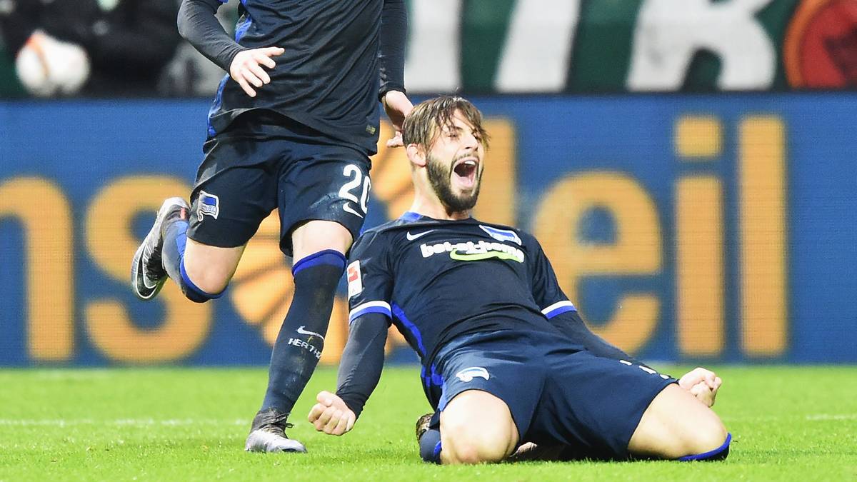 Es ist Plattenhardts erster Bundesliga-Treffer für die Hertha - und dementsprechend groß ist die Freude. Derweil wächst durch Herthas Zwei-Tore-Führung der Druck auf die Konkurrenz im Kampf um die Europapokal-Ränge