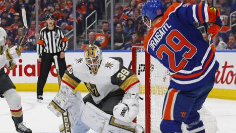 Der deutsche Eishockey-Superstar Leon Draisaitl hat seine Scorerwertung der letzten Saison noch einmal übertroffen und einen persönlichen Rekord mit 112 Scorerpunkten in dieser Saison aufgestellt. 