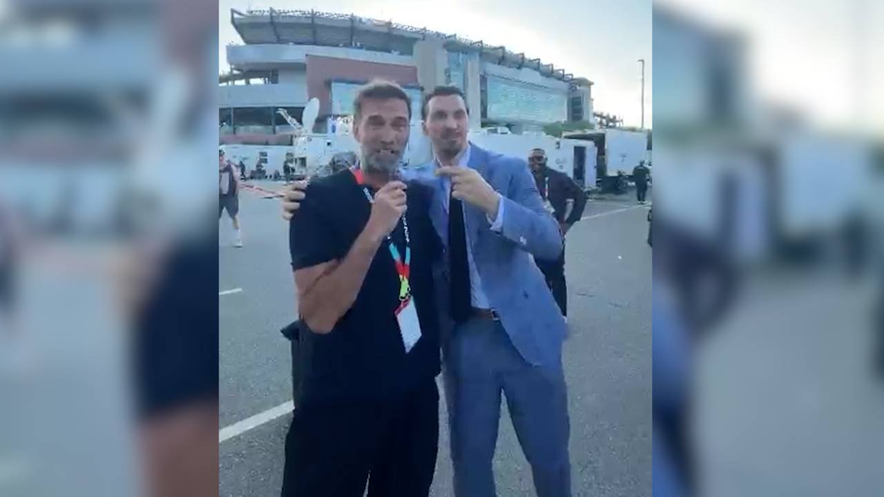 Auf Deutsch! Plötzlich crasht Zlatan das Klopp-Interview