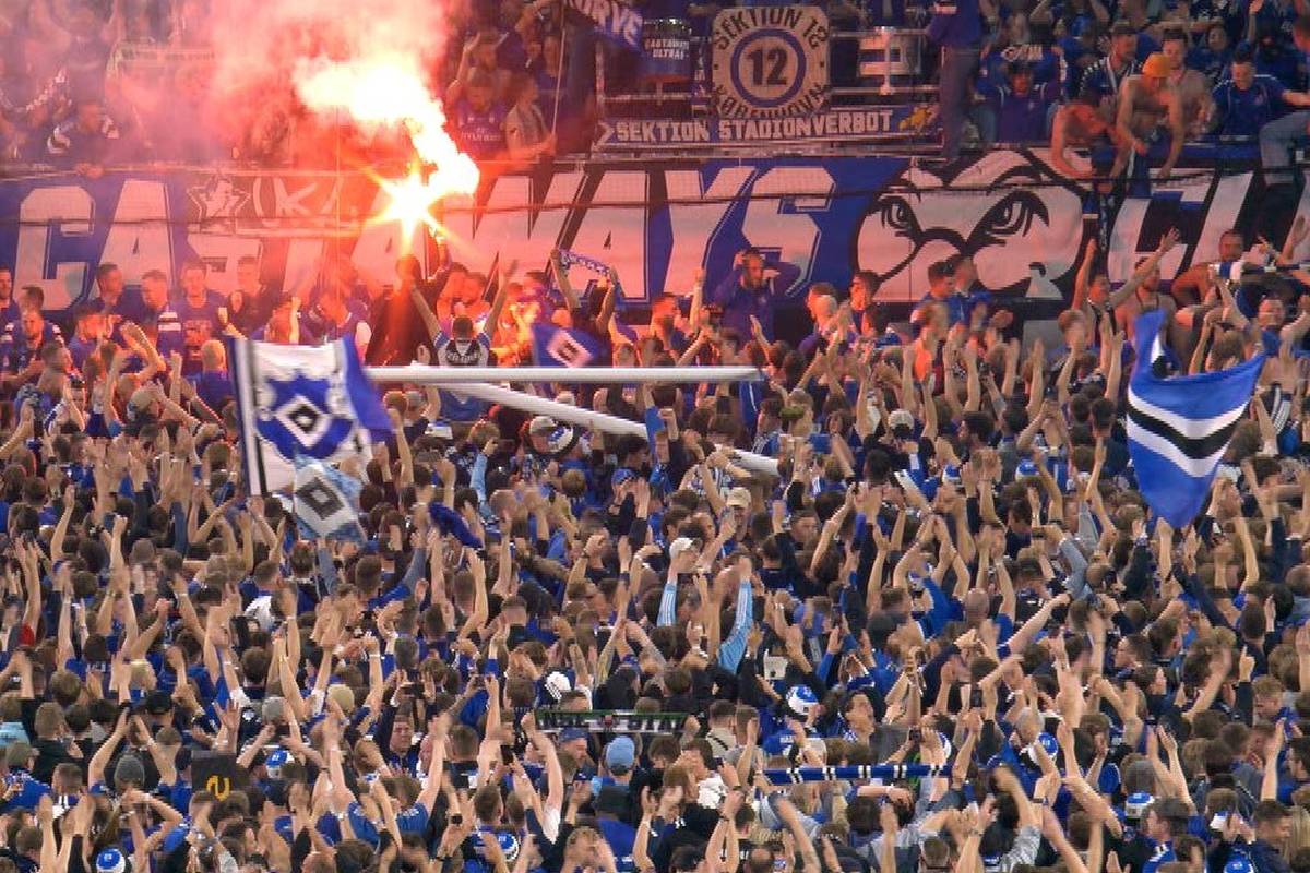 Der Hamburger SV ist aufgestiegen. Nach dem deutlichen Sieg gegen Ulm brechen im Volksparkstadion alle Dämme.