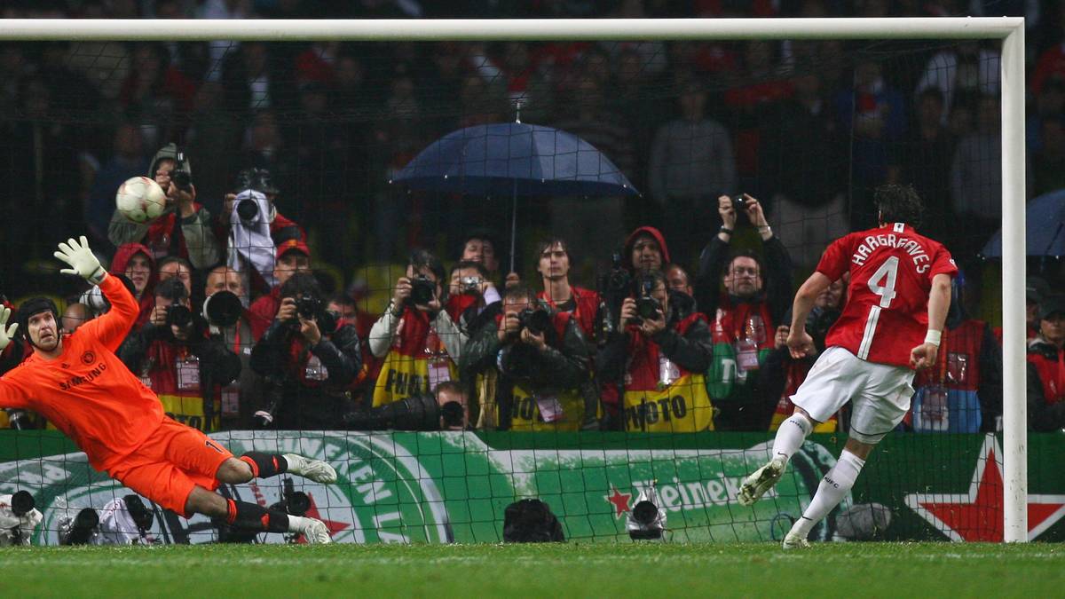 Gegen ManUnited ging es nach 90 Minuten und einem 1:1 in die Verlängerung, ehe in Moskau das Elfmeterschießen die Entscheidung bringen musste. Der junge Ronaldo verschoss...