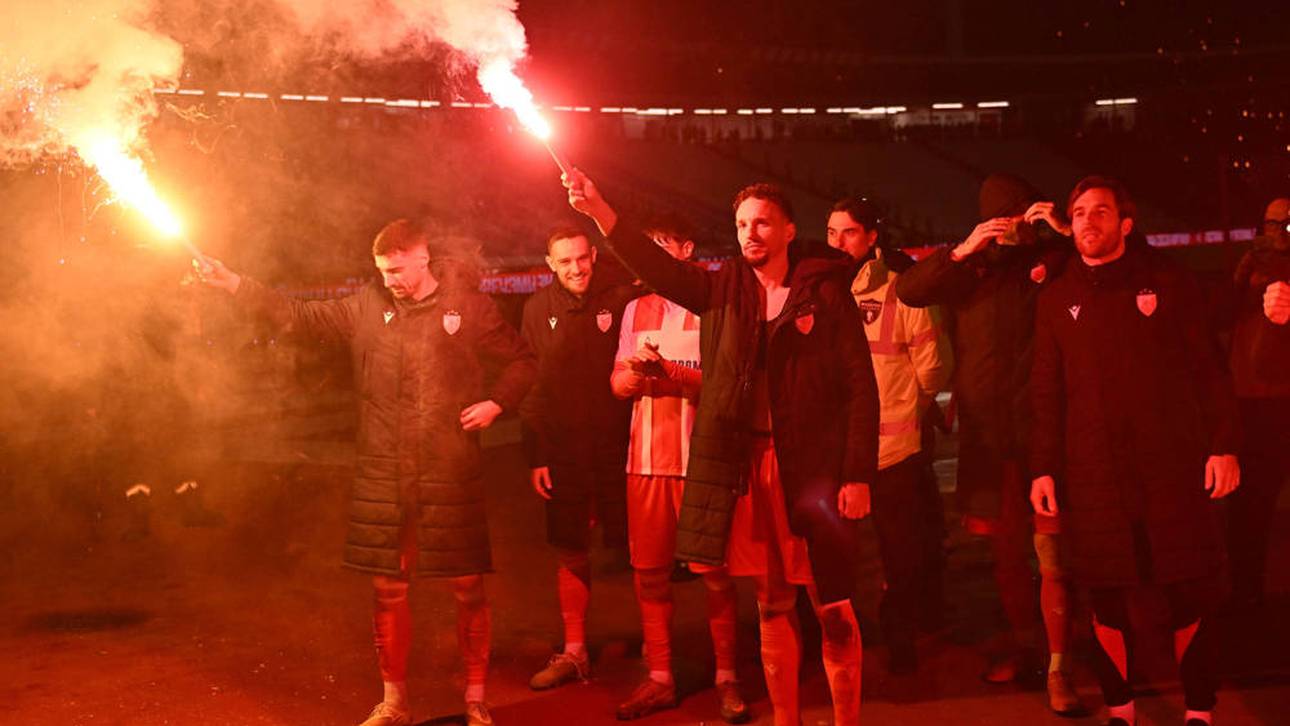 Die Spieler von Roter Stern Belgrad nach dem Schlusspfiff
