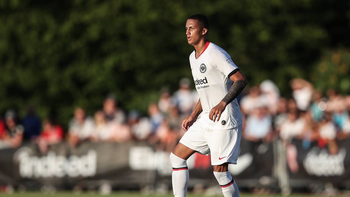 PLATZ 1 - EINTRACHT FRANKFURT: 89,95 Euro