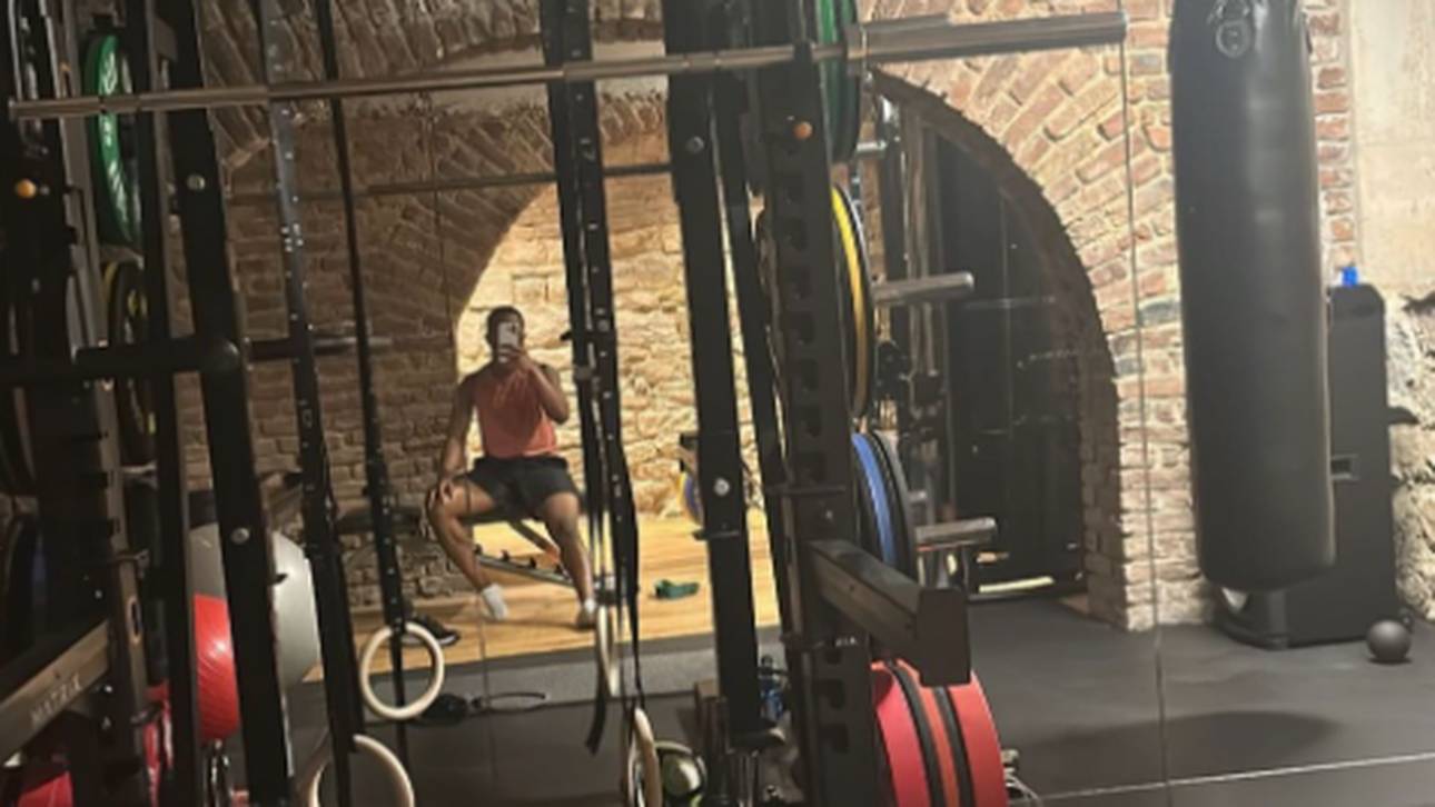 Youssoufa Moukoko trainierte am Samstagabend noch privat