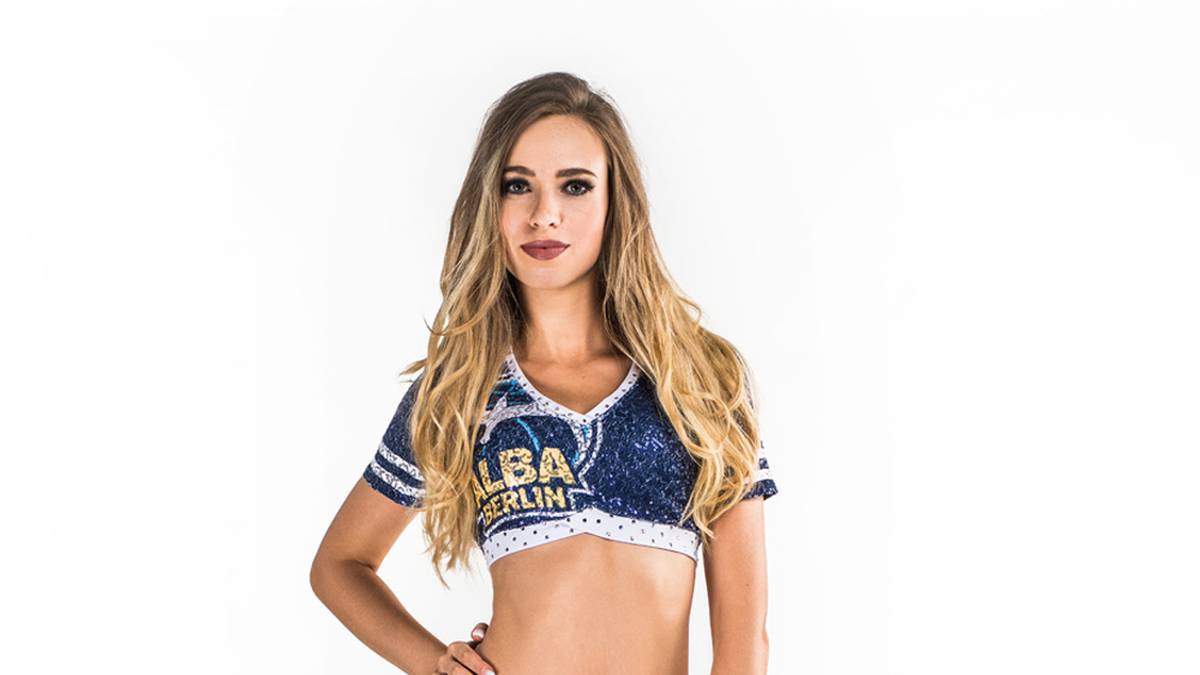 Natalia ist ein echtes Multitalent. Die Vollzeitstudentin ging in drei Ländern zur Schule und hat eine Vorliebe für die japanische Küche.