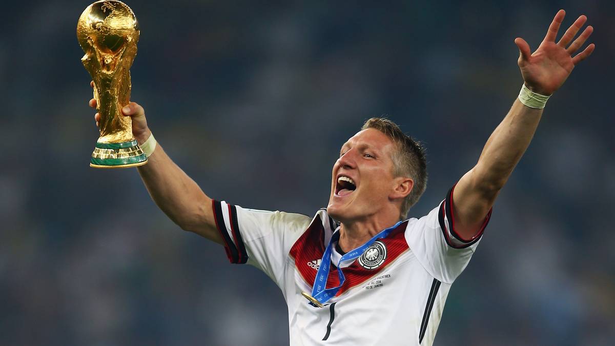 BASTIAN SCHWEINSTEIGER: Im Finale machte Deutschlands Nummer sieben das Spiel seines Lebens. Selbst nach einem Cut unter dem Auge ließ sich Schweinsteiger nicht auswechseln, hielt bis zur letzten Sekunde durch.