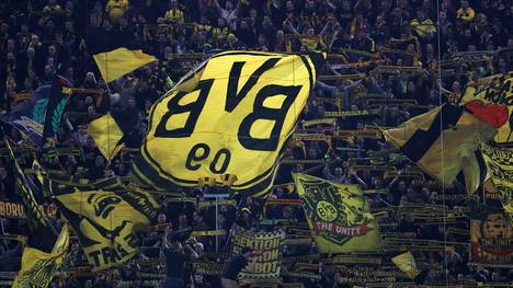 Tausende Fans von Borussia Dortmund reisten zum Derby nach Gelsenkirchen