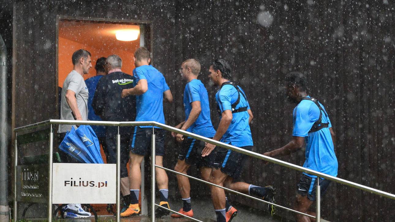 Unwetter! Hertha bricht Training ab