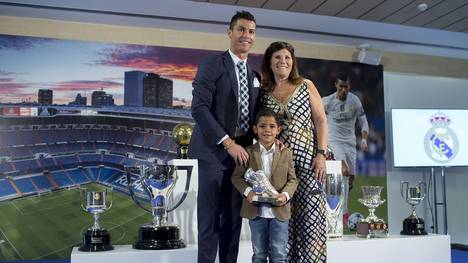 Cristiano Ronaldo mit seiner Mutter Dolores und Cristiano Junior