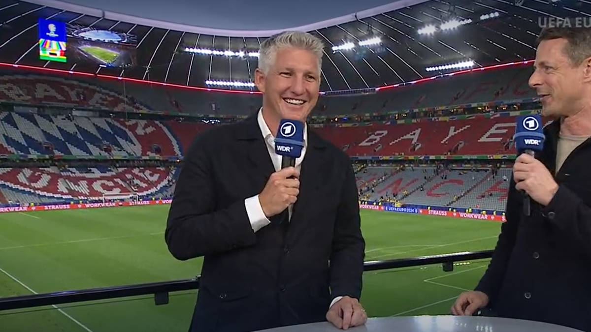 Bastian Schweinsteiger und Alexander Bommes in der Allianz Arena in München