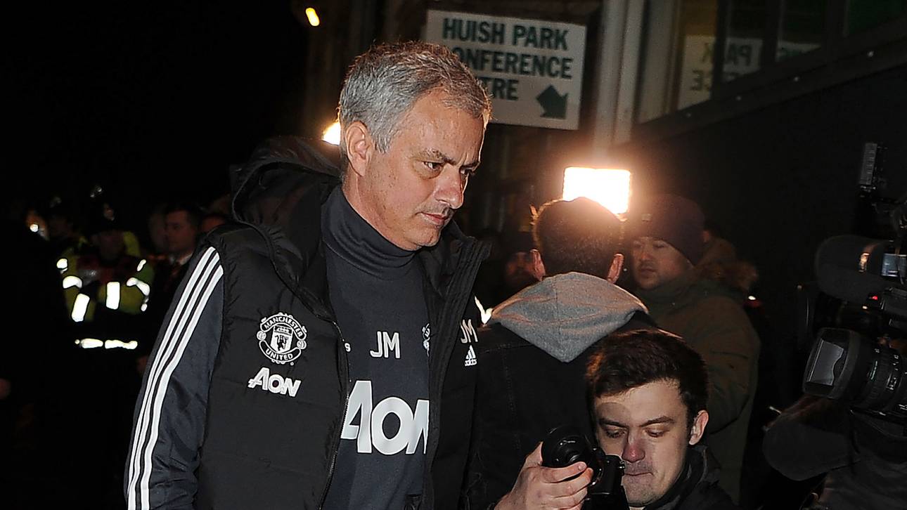 Anstoß verschoben: United zu spät