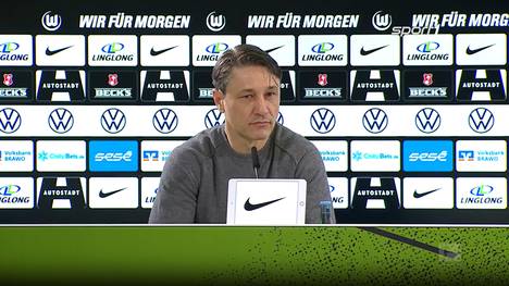 Nach einem zurückgenommenen Elfer zofft sich Marco Rose mit Wolfsburgs Co-Trainer und erklärt den Disput auf der PK. Niko Kovac pflichtet ihm bei und kritisiert hingegen den Schiedsrichter.