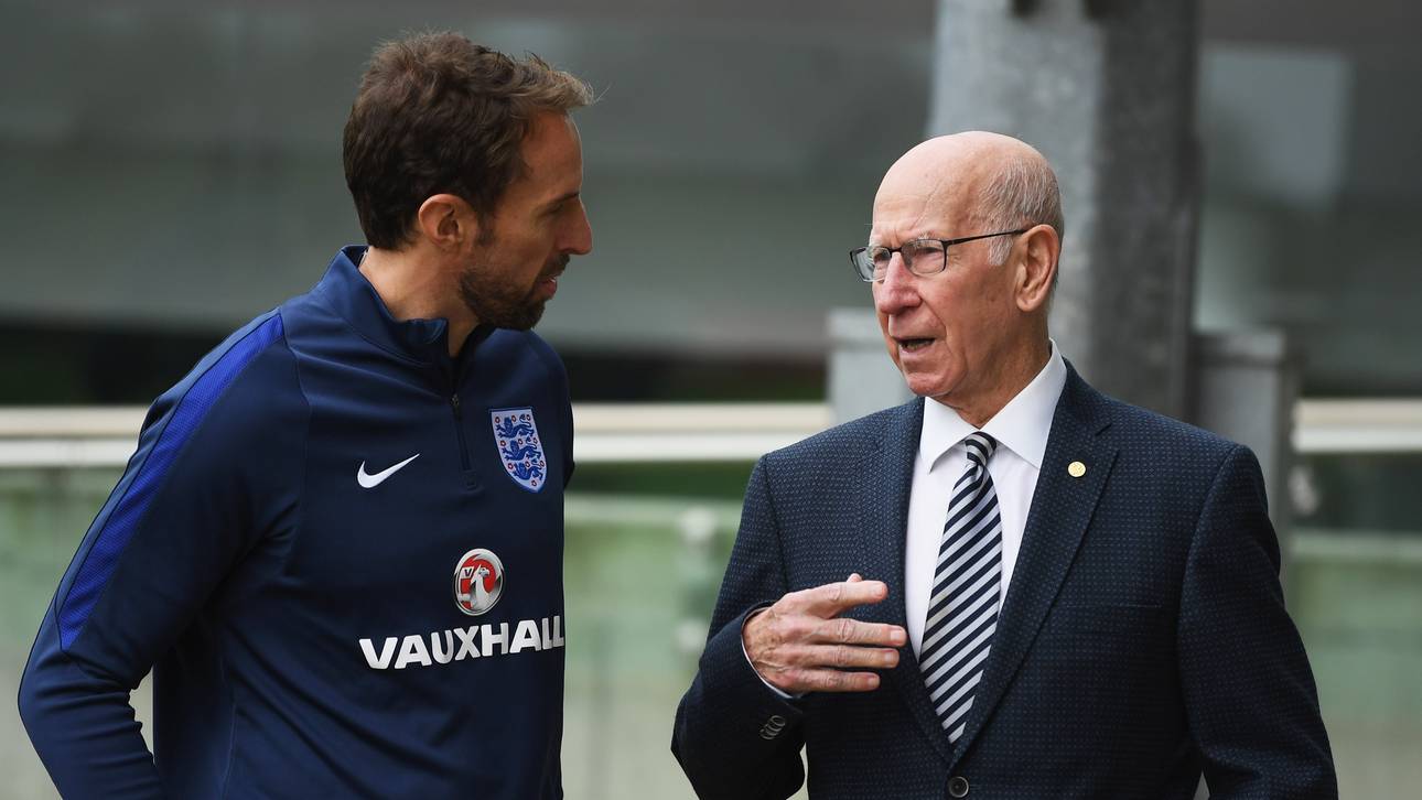 Bobby Charlton in Unfall verwickelt