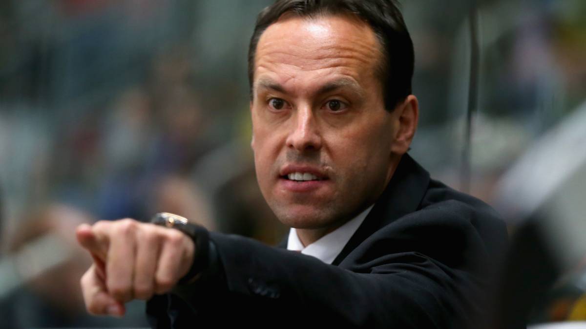Bundestrainer Marco Sturm steht seit 2015 beim Deutschen Eishockey Bund in der Verantwortung. Er setzt bei seinem Olympia-Kader auf eine Mischung aus Jugend und Erfahrung