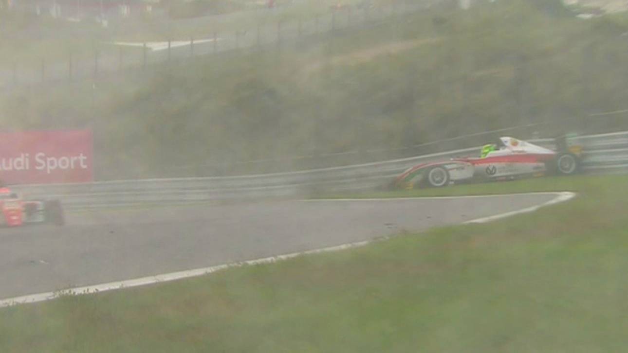 Trotz Crash: Schumacher holt auf