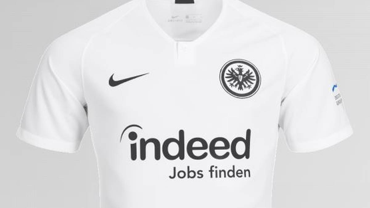 Das Kontrastprogramm: das komplett in Weiß gehaltene Auswärtstrikot